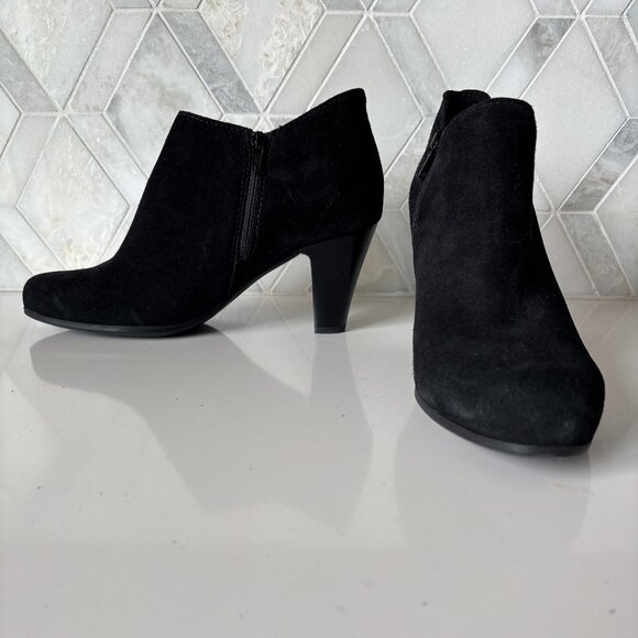 La CANADIENNE Shoes - La Canadienne 9M Black Low Top Cone Heel Ankle Bootie Zipper Suede Donovan Boot
